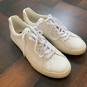 NWOT Men’s Veja Esplar White Size 12.5
